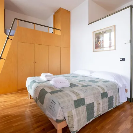 La Casa Di Anna Апартаменты Варенна